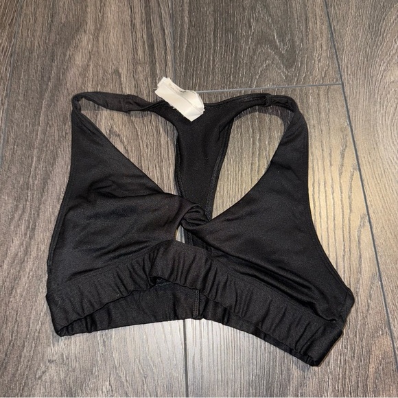 Set of Five Sports Bras in Blue, Black, Pink, and Green - Picture 4 of 6